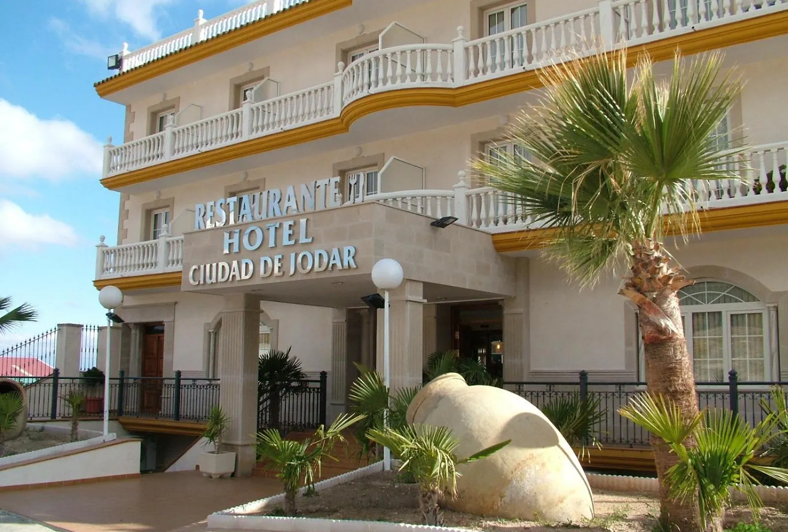 Hotel Ciudad De Jodar contacts